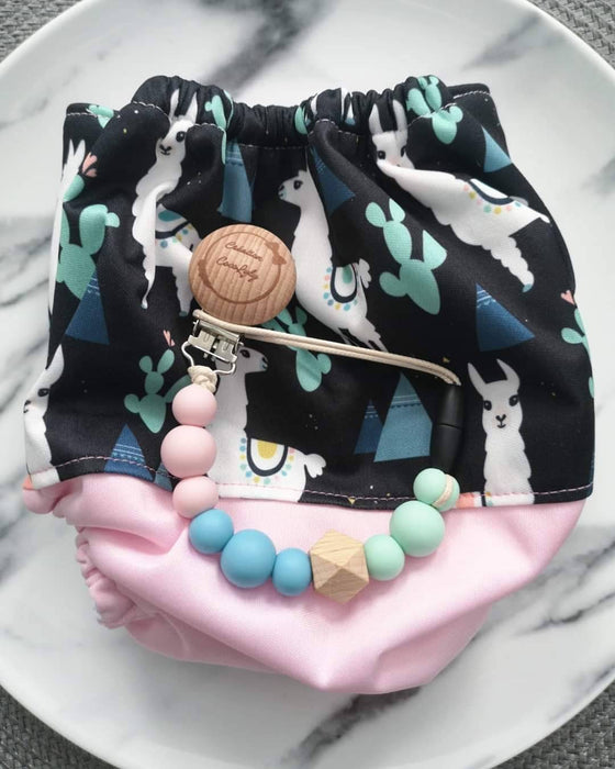 Duo couche lavable et attache suce lama