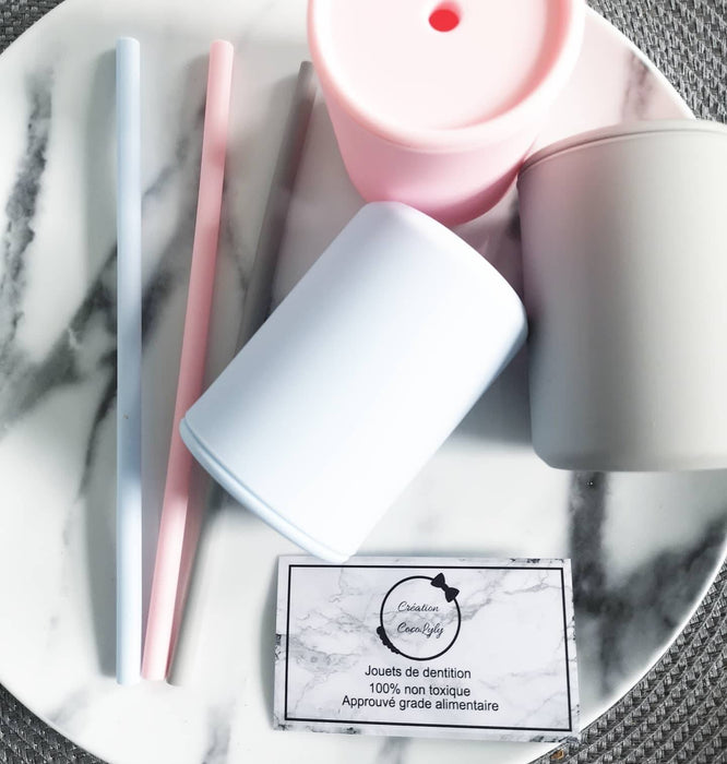 Gobelets en silicone avec paille et couvercle