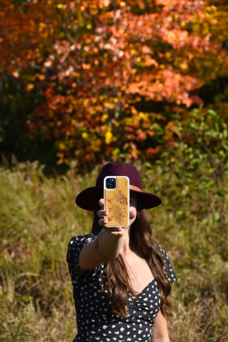 Étui iphone 12 mini en bois et côtés en tpu - bambou avec gravure carte du monde
