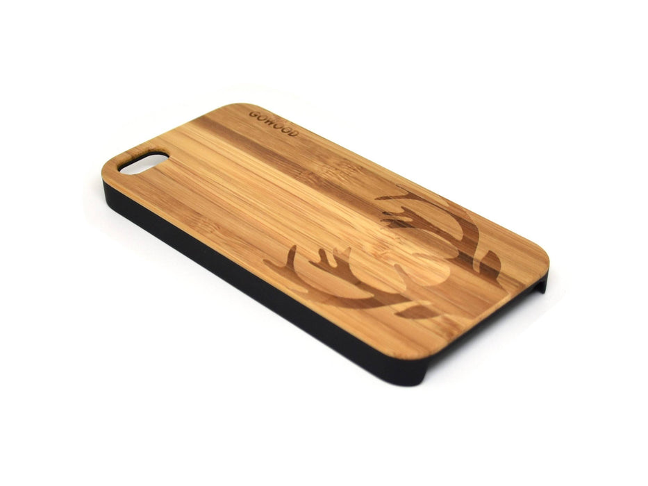 Étui iphone 5 en bois et côtés en polycarbonate - bambou avec gravure chevreuil