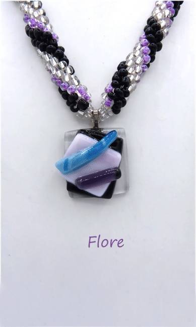 Collier de perles flore