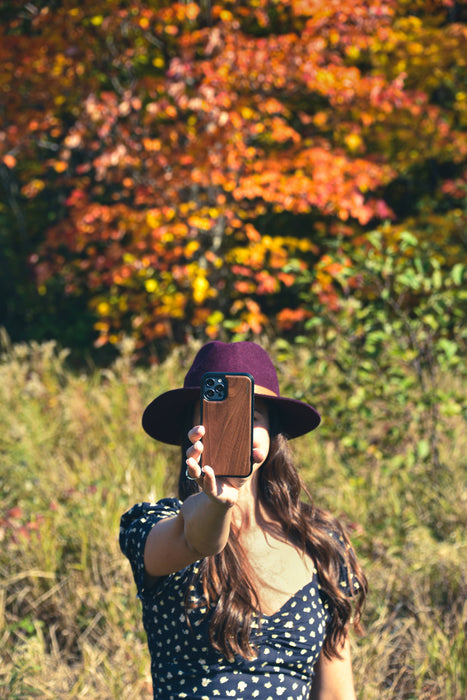 Étui iphone 12 mini en bois de noyer et côtés en tpu