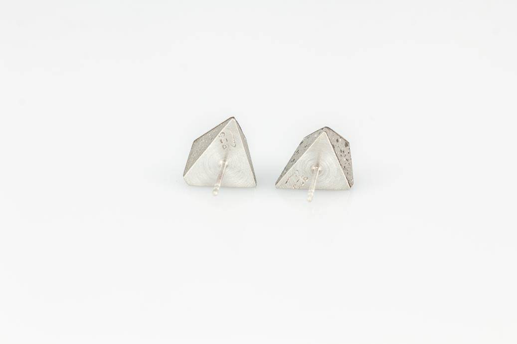 Boucles d'oreilles pyramides argent