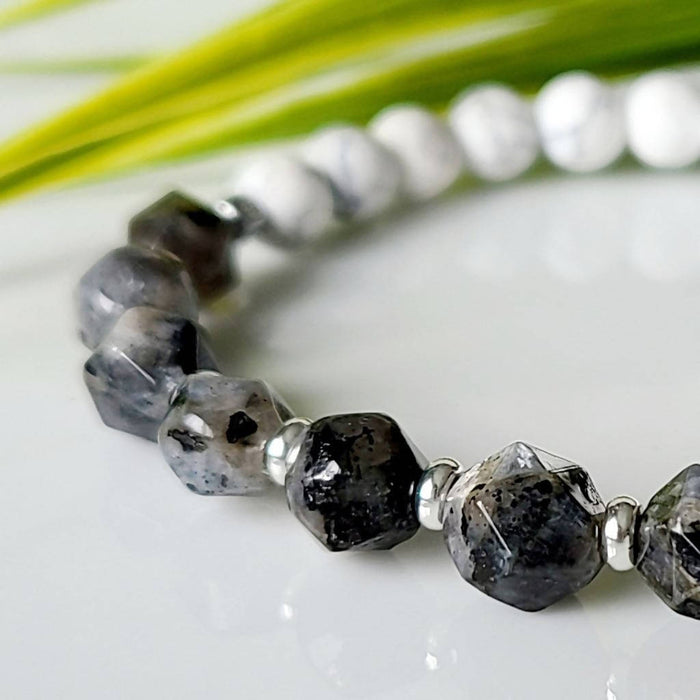 Bracelet en labradorite et howlite