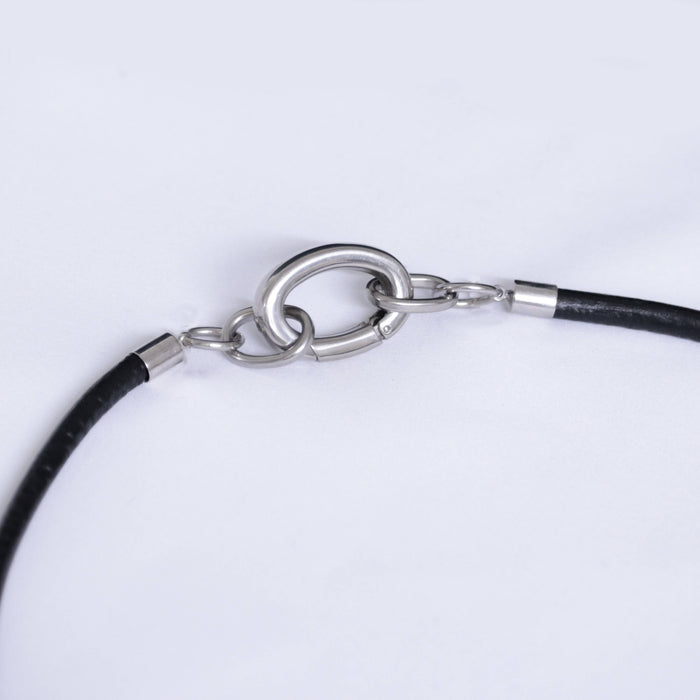 Collier géométrique noir/choker /pendentif imposant sur cordon cuir noir