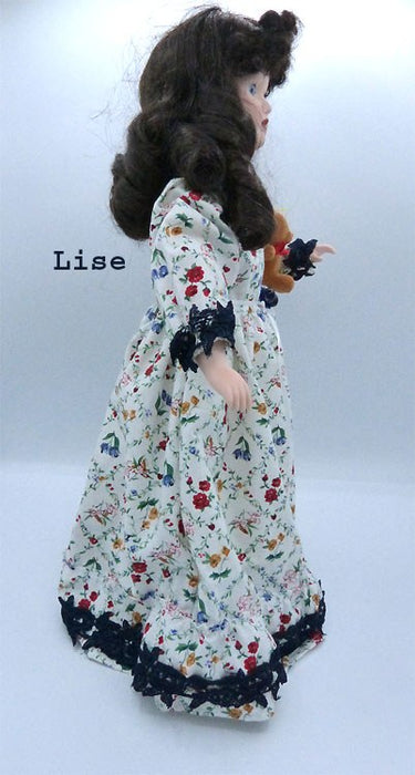 Poupée de porcelaine lise