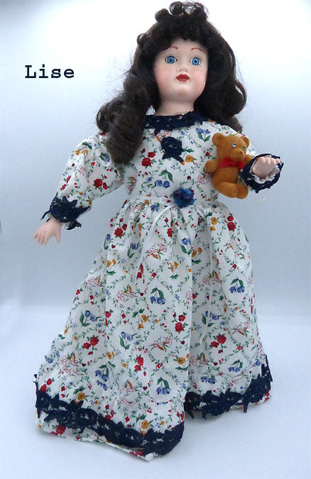 Poupée de porcelaine lise