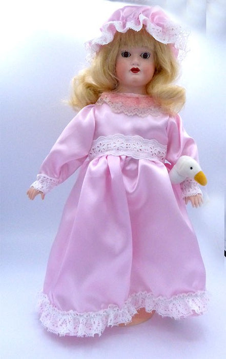 Poupée de porcelaine lucie