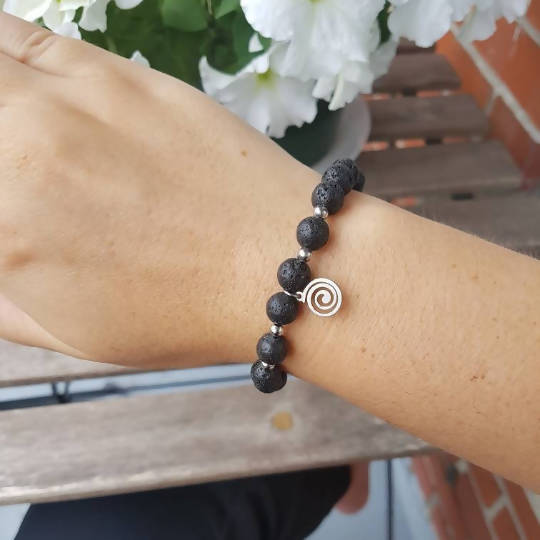 Bracelet spirale diffuseur d'huiles essentielles pour femmes et hommes en pierres de lave noire, acier inoxydable et breloque spirale