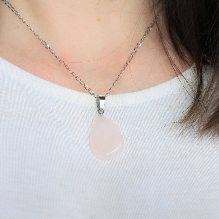 Collier minimaliste en acier inoxydable avec pendentif en forme de larme ou goutte en pierres naturelles de quartz rose