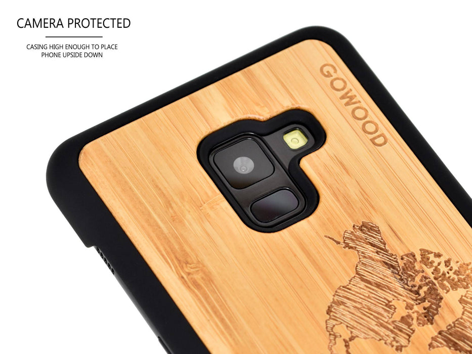Étui samsung galaxy a8 en bois et côtés en polycarbonate - bambou avec gravure carte du monde