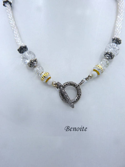 Collier de perles benoite