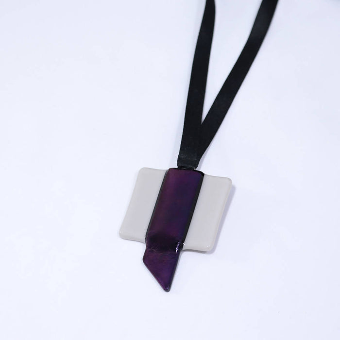 Pendentif rectangulaire gris pâle et violet /fushia irridescent/ensemble contemporain collier géométrique long par mila