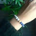 Écume - bracelet en pierres semi-précieuses, diffuseur d'huiles essentielles pour femmes, howlite, lapis lazuli denim, bois de cèdre et acier inoxydable