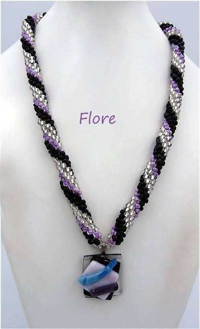 Collier de perles flore