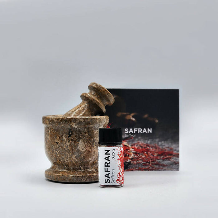 Ensemble de safran et petit mortier en marbre
