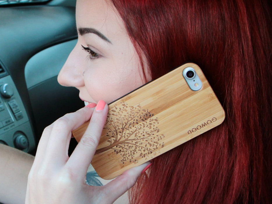 Étui iphone 7 et 8 en bois et côtés en polycarbonate - bambou avec gravure arbre