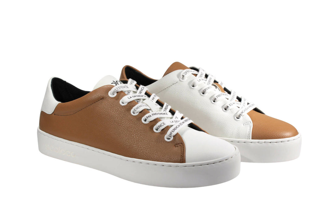 Sneakers dépareillés, véganes en "cuir" de pomme - modèle animlogo, blanc et cognac, pour femmes