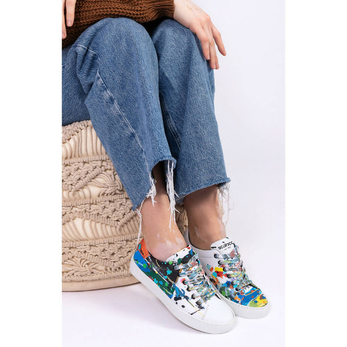 Sneakers dépareillés, véganes en "cuir" de pomme - modèle prismaloco pour femmes