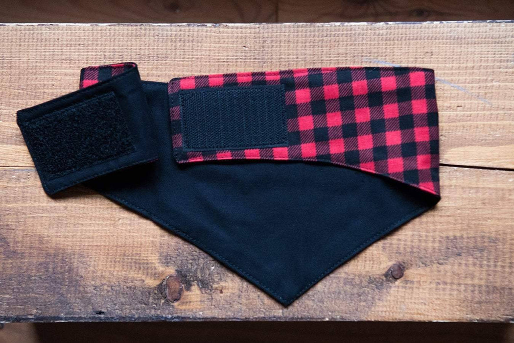 Bandana foulard buffalo à carreaux noirs et rouges pour chien