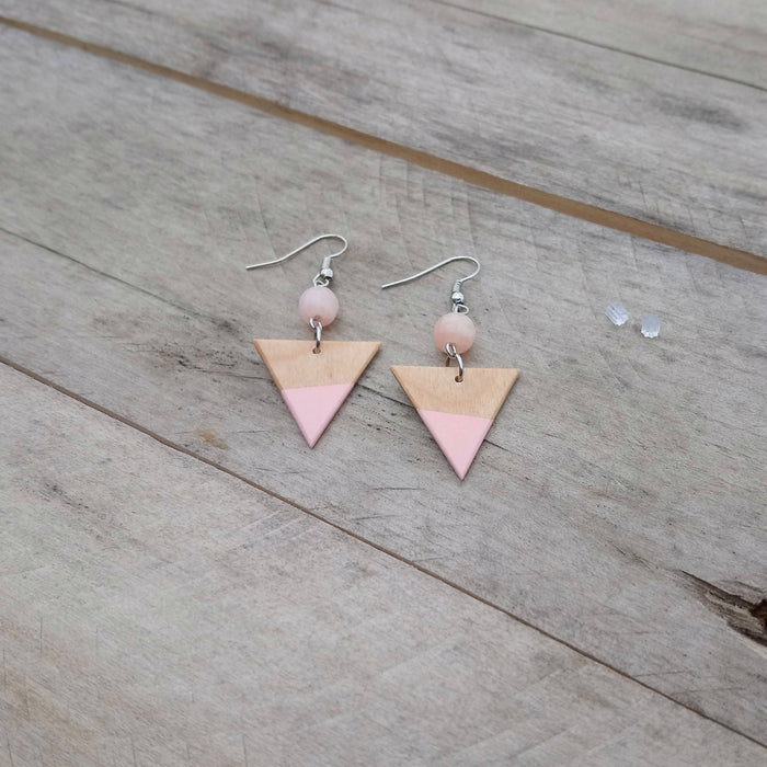 Boucles d'oreilles en bois du québec (merisier) et acier inoxydable- triangles 1" - couleurs au choix!