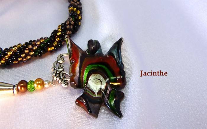 Collier de perles jacinthe