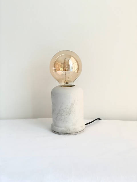 Lampe de table en béton