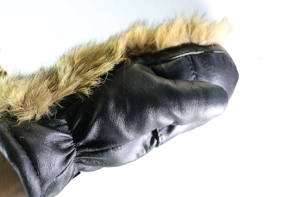 Mitaine en cuir et fourrure recyclé.