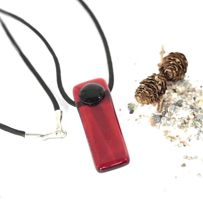 Gros pendentif rouge clair/ long contemporain/ pendentif contemporain rouge et noir par mila