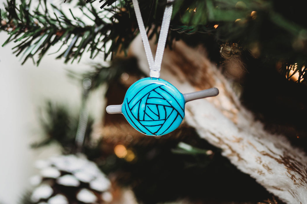 Crochet, balle de laine mauve